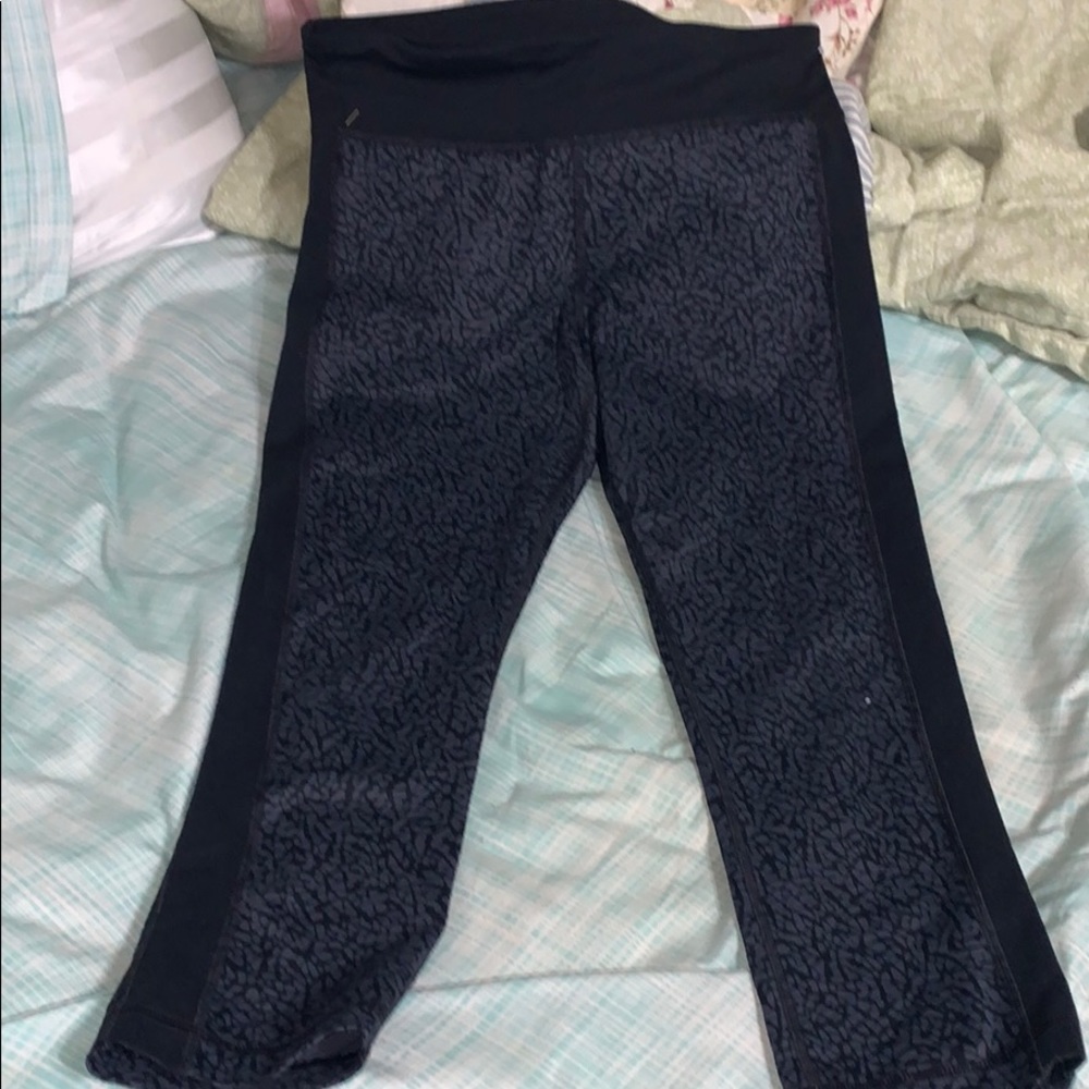 Size m under armor leggings
